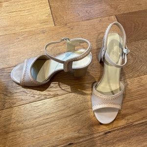 Klub Nico nude scalloped heels